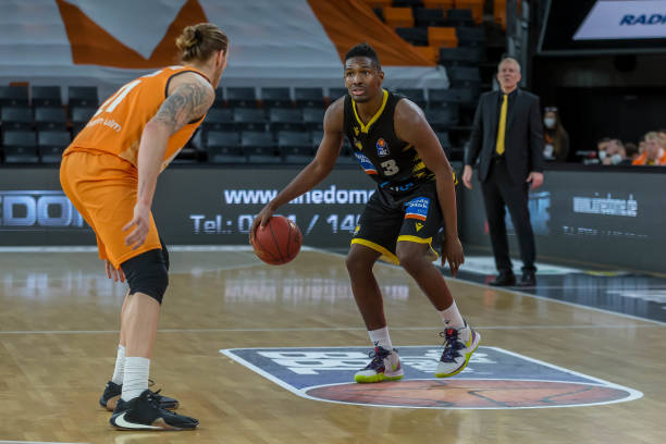 宫鲁鸣回应女篮亚洲杯12人：只在集训球员产生 开赛前最后1天公布